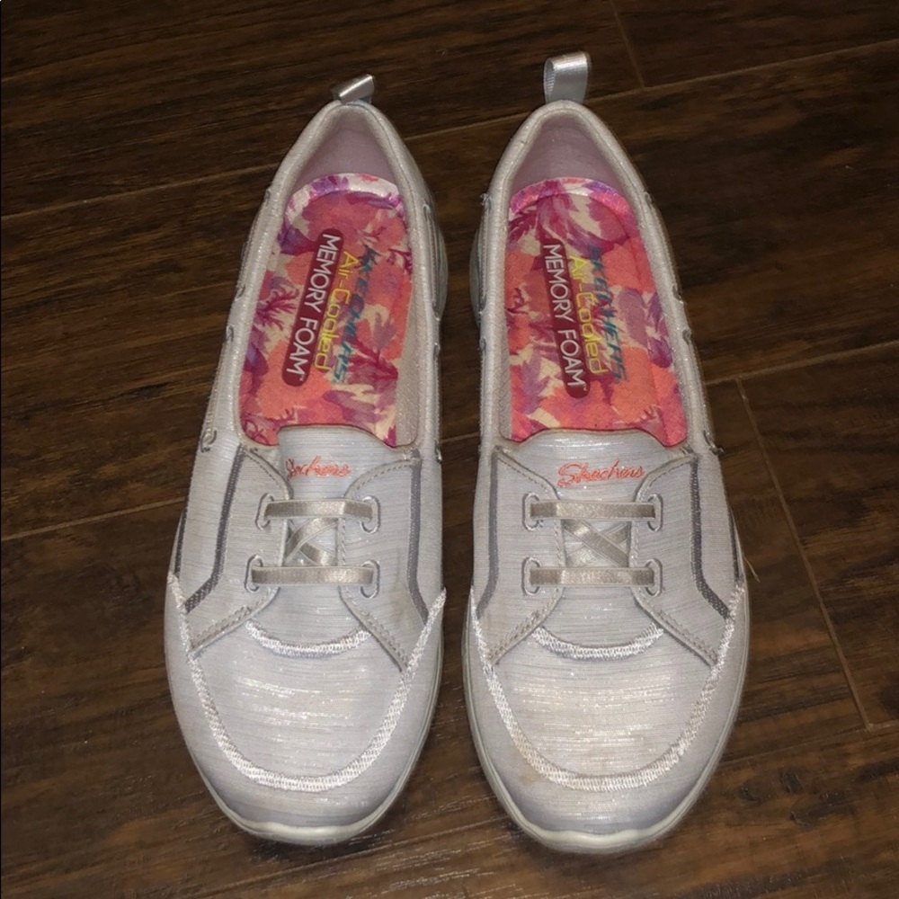 Sketchers Air-Cooled Memory Foam shoe
